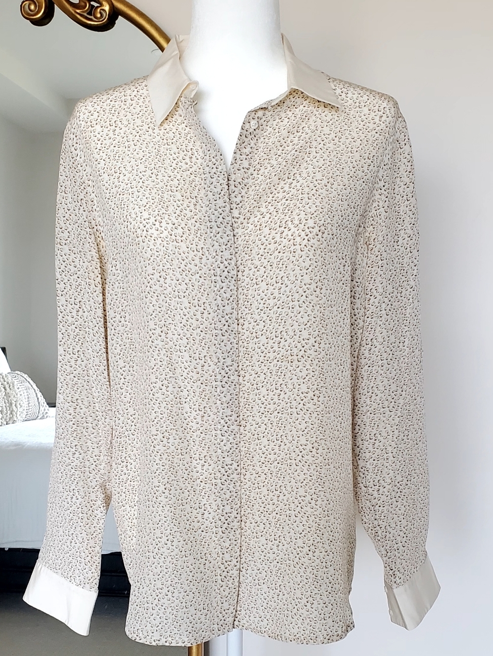 Club Monaco Sheer 100% Silk Hidden Button Ditzy Pattern Blouse, Large, EUC
